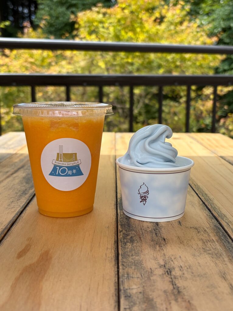 みかんジュースとソフトクリーム